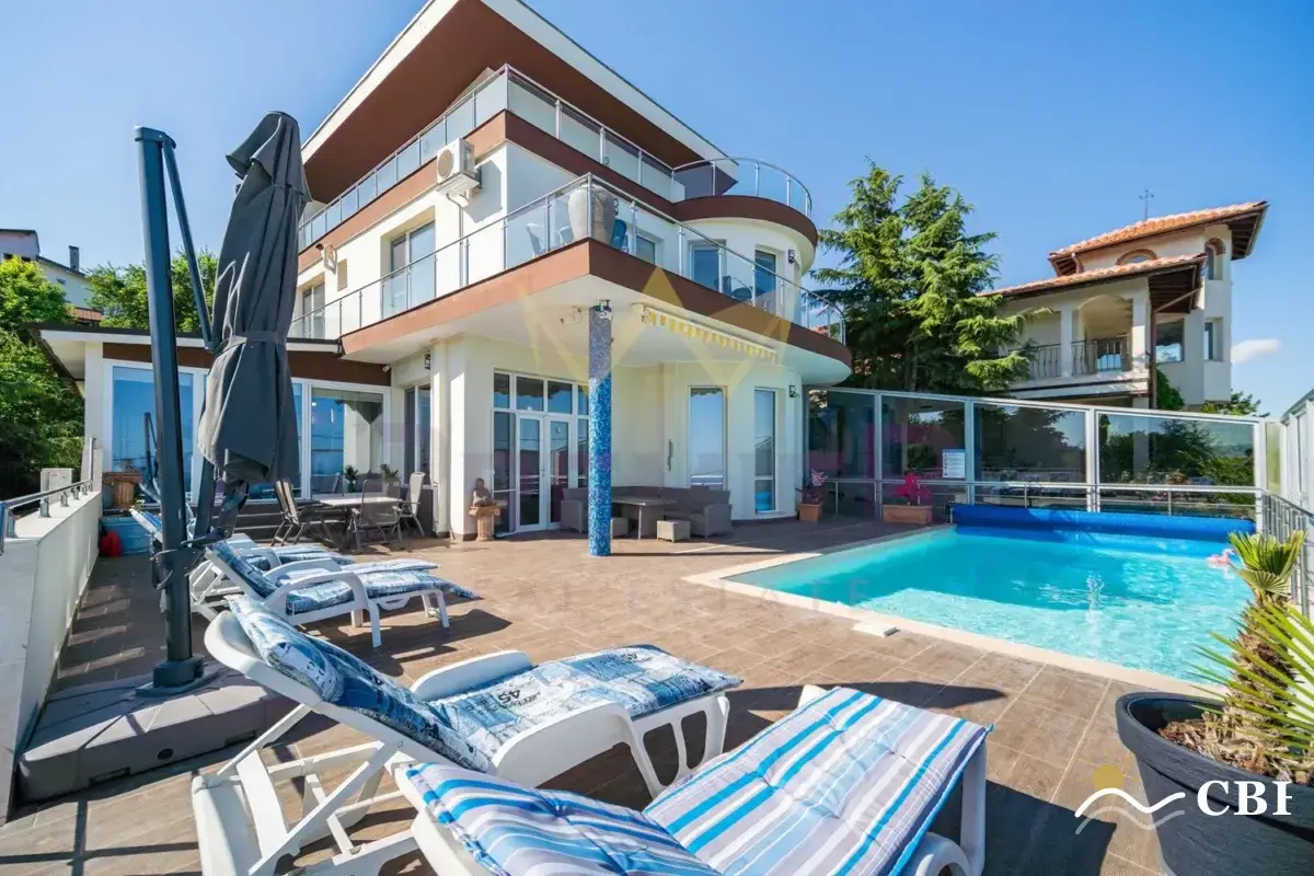 House, 1-room, 380 m², in Balchik. Photo 1 of 16. Balchik, Black Sea, Bulgaria. Cheap Beach Holiday.