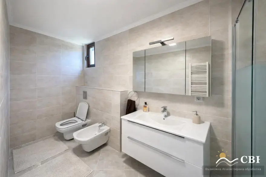 Apartment, 3-room, 115 m², in Izgrev. Photo 2 of 5. Izgrev, Black Sea, Bulgaria. Cheap Beach Holiday.