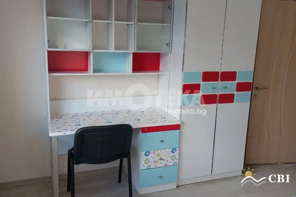 Apartment, 3-room, 96 m², in Burgas. Photo 5 of 11. Burgas, Black Sea, Bulgaria. Cheap Beach Holiday.