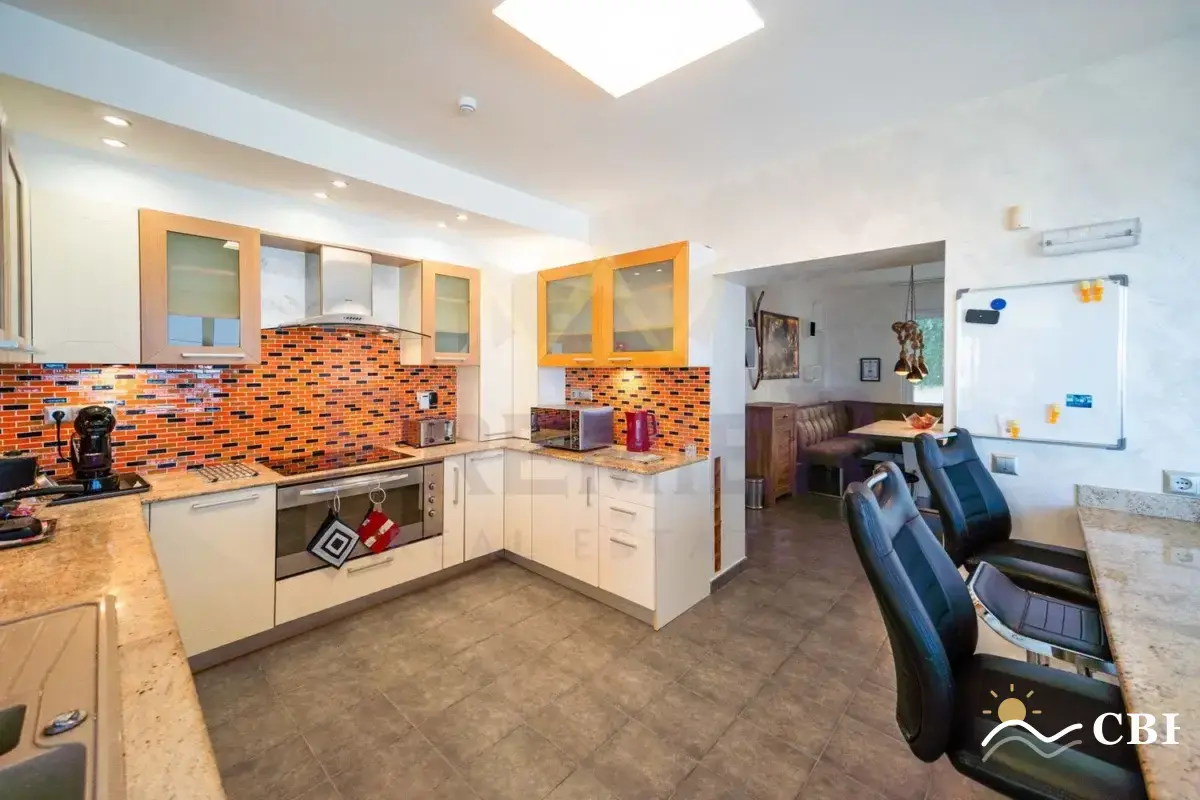 House, 1-room, 380 m², in Balchik. Photo 9 of 16. Balchik, Black Sea, Bulgaria. Cheap Beach Holiday.